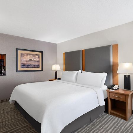 Holiday Inn Calgary Airport By Ihg Exterior foto