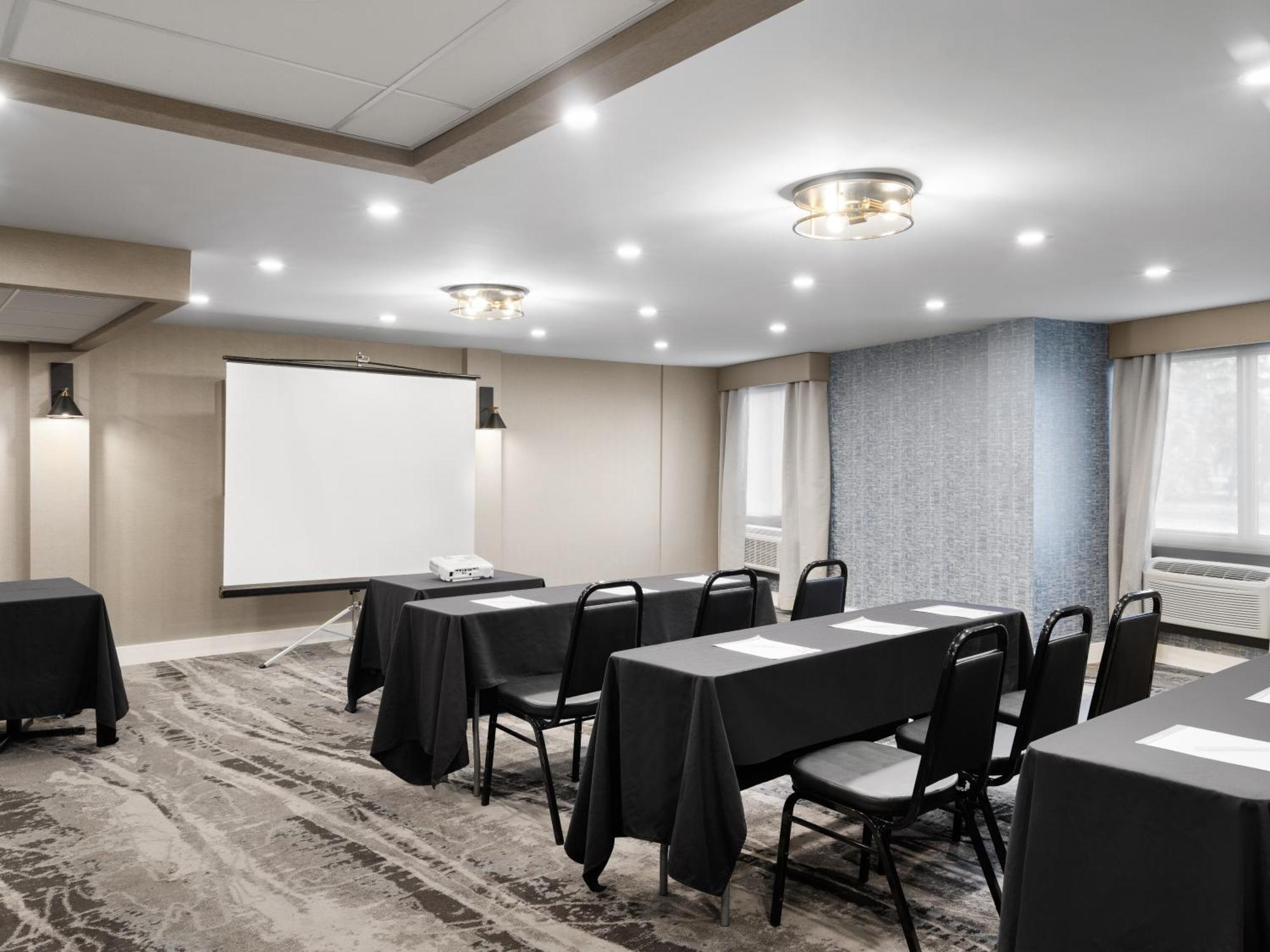 Holiday Inn Calgary Airport By Ihg Exterior foto