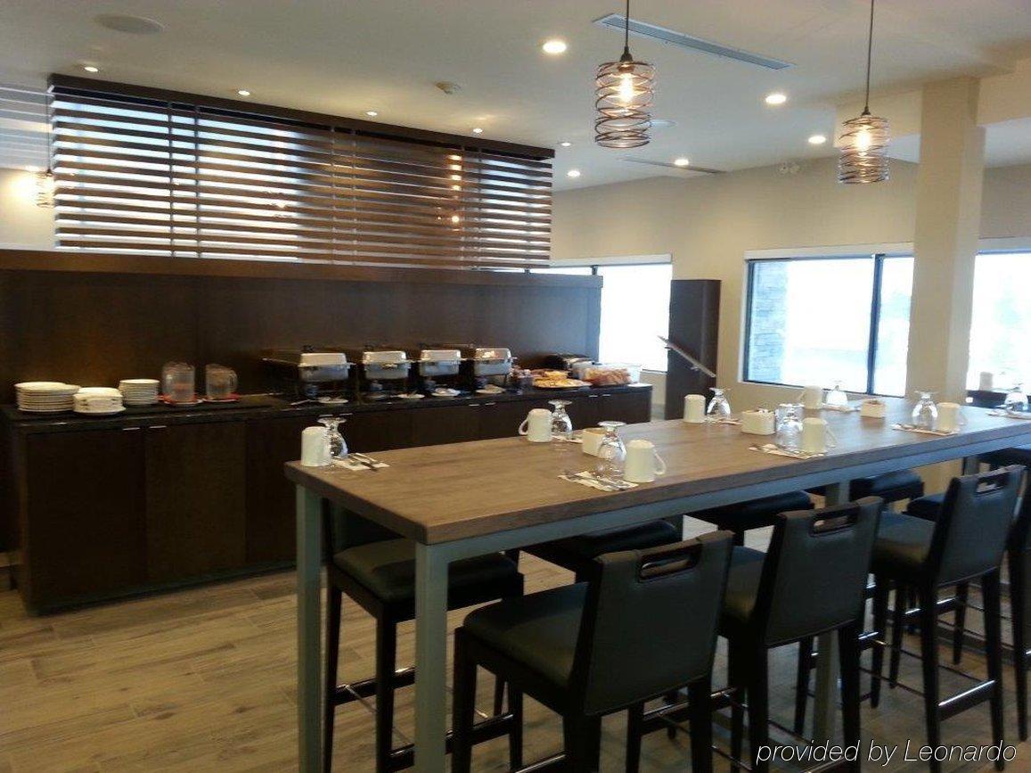 Holiday Inn Calgary Airport By Ihg Exterior foto